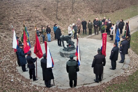 Spominska slovesnost v Gramozni jami